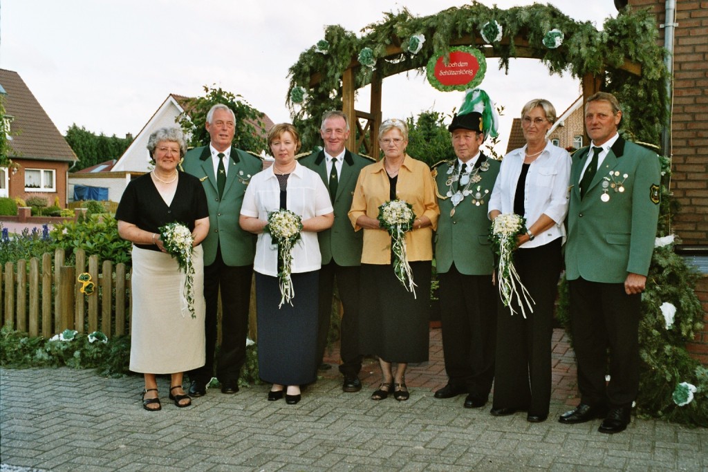 Der Thron 2004